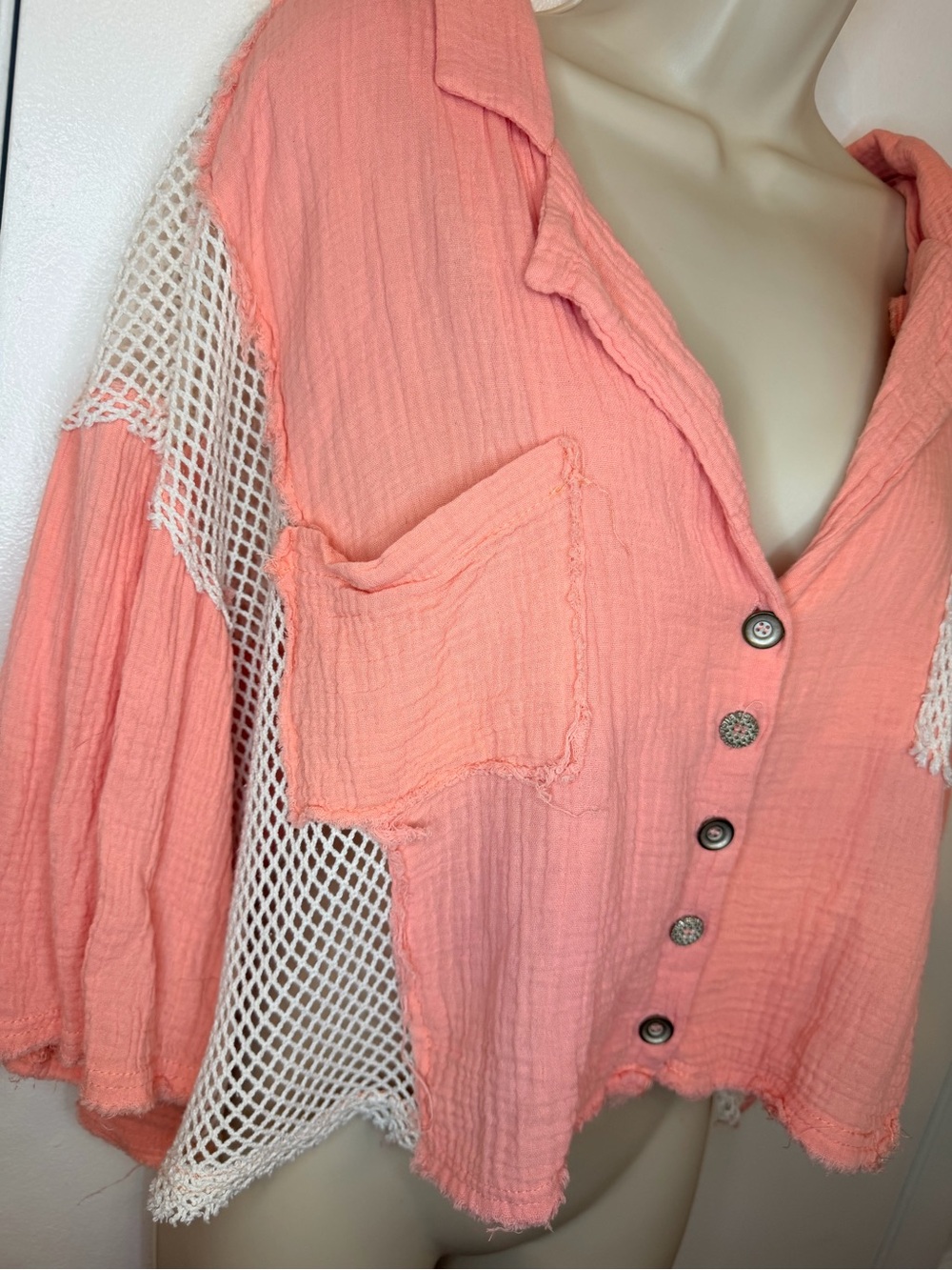Pol Coral Gauze And Fishnet Button Down Oversized Cropped Top Size L - Picture 6 of 12